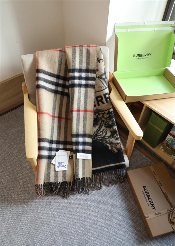 2026116111758877 210